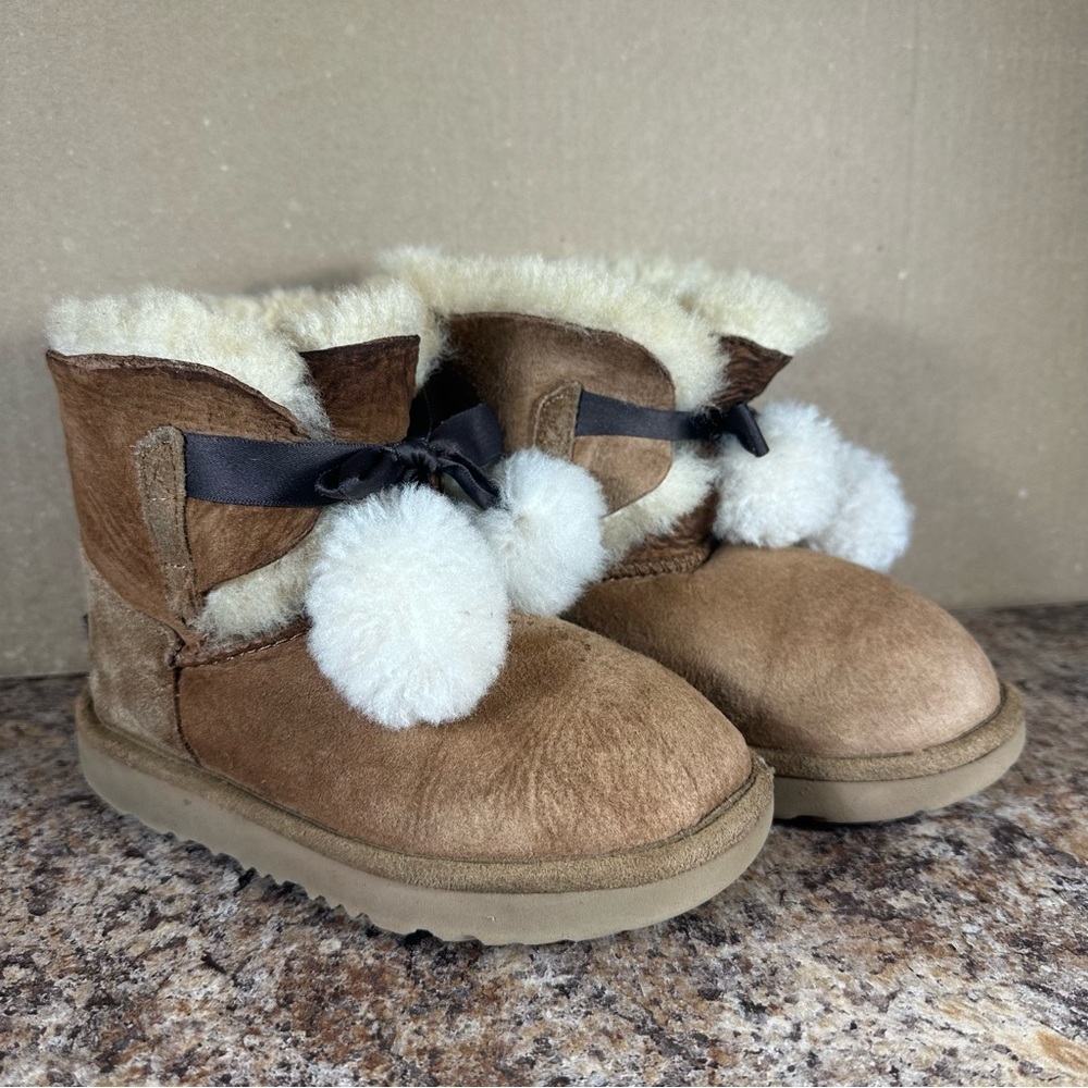 Ugg kids boots‎ size 3